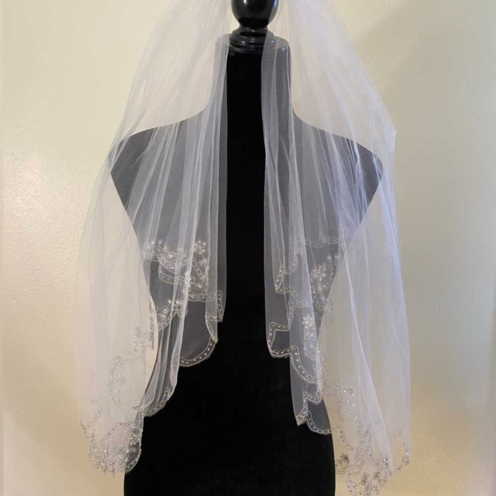 David's Bridal Elegant White Veil with Beaded Trim